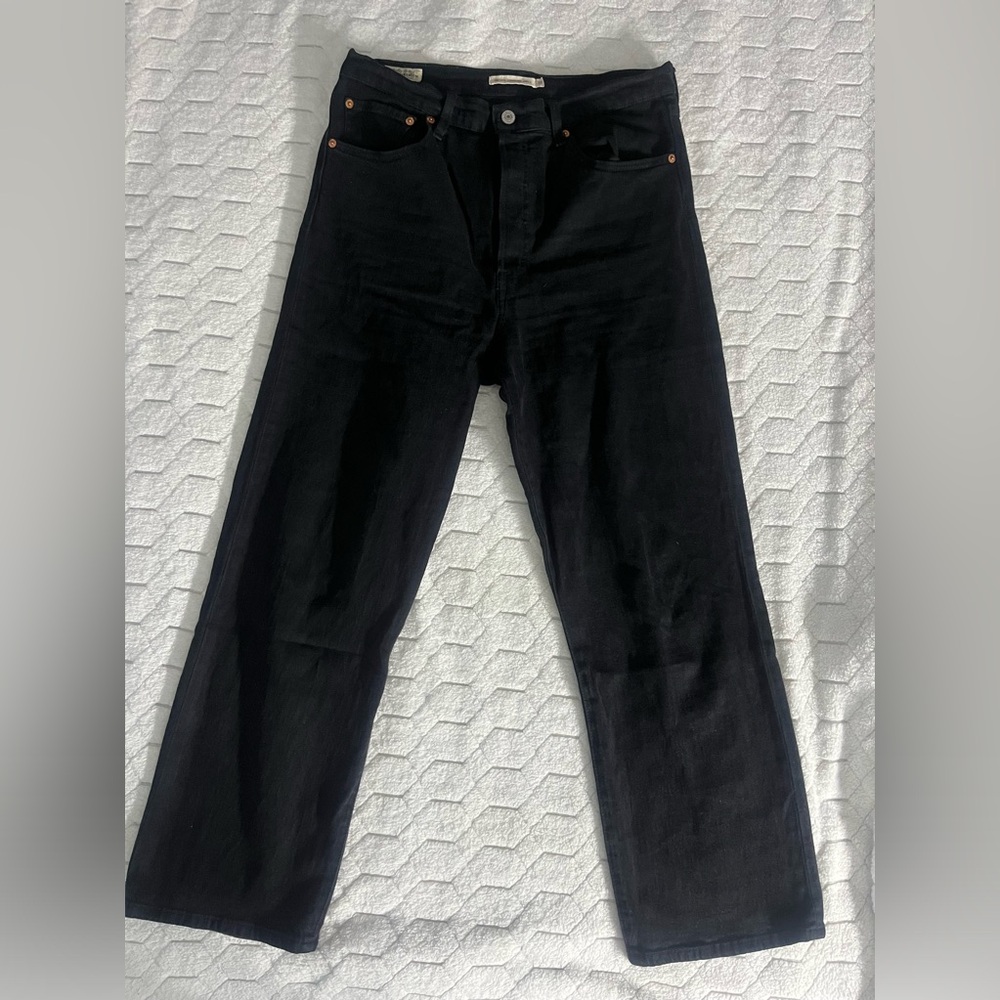 Black Levi’s wide leg high waisted jeans